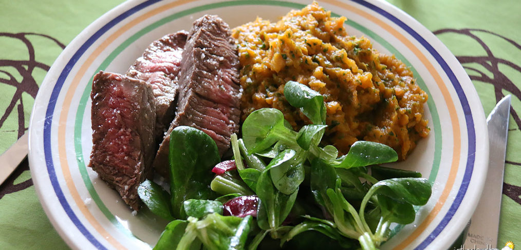 Steak, salade de blé et purée de patates douces