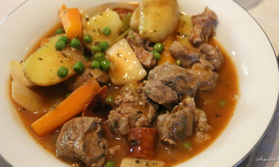 Navarin d'agneau aux carottes et petits navets