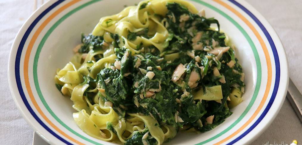 Tagliatelles au saumon fumé et aux épinards