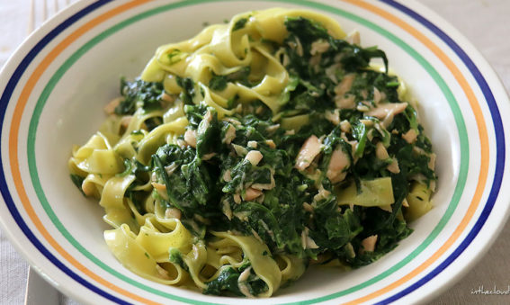 Tagliatelles au saumon fumé et aux épinards