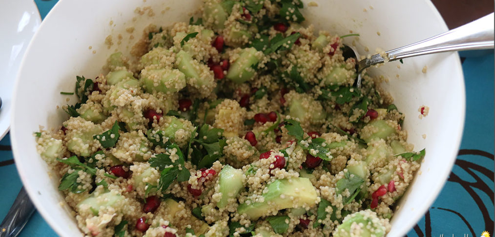 Salade au quinoa, avocat, concombre, feta et grenade