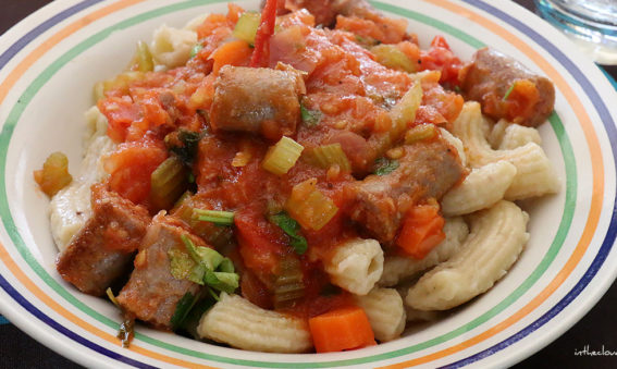 Pennes fraîches aux saucisses et sauce tomate