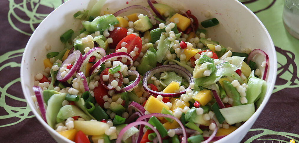 Salade de perles de couscous colorées